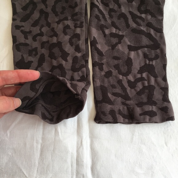 Valentina and Sophia Leopard Print Leggings, size small - Picture 6 of 11